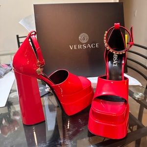 Versace Medusa Aevitas patent leather platform sandals (Red, 37)